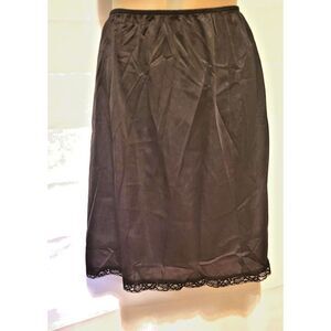 Komar Nylon Slip Short Medium